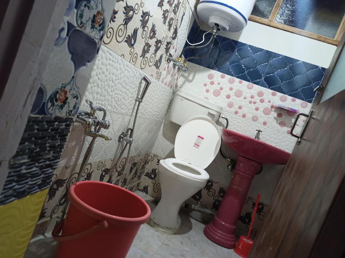 Ayra Guest house Srinagar (Jammu and Kashmir)