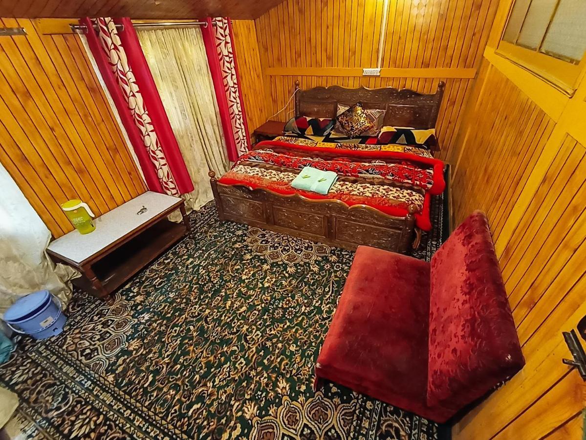 Hb Nancy Group Of Houseboats Resort Srinagar (Jammu and Kashmir)
