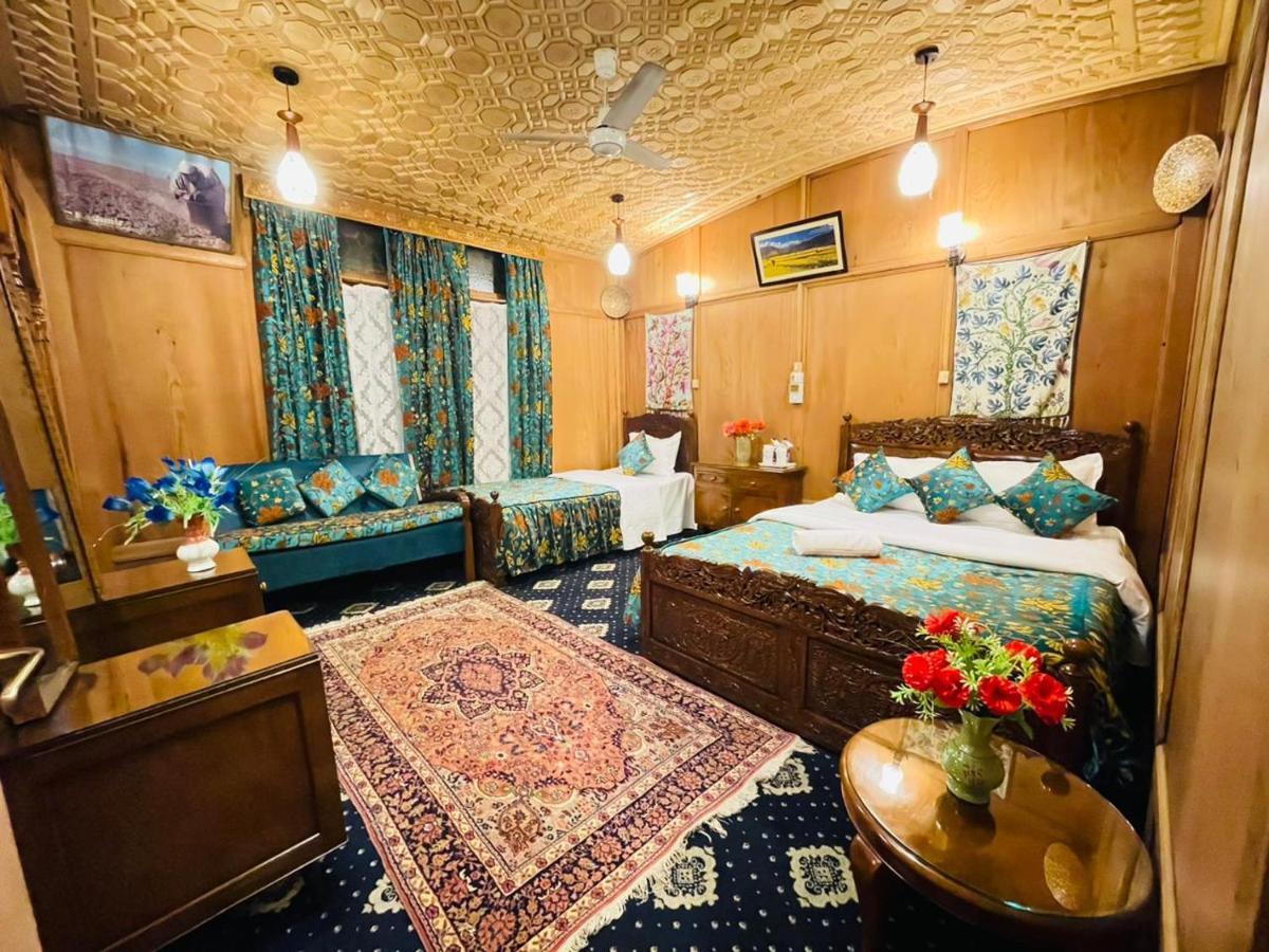 The Smith Palace Group Of Houseboats 4*