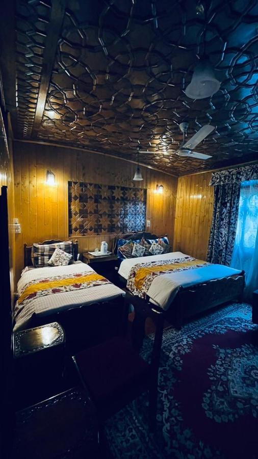 Botel The Smith Palace Group Of Houseboats Srinagar (Jammu and Kashmir)