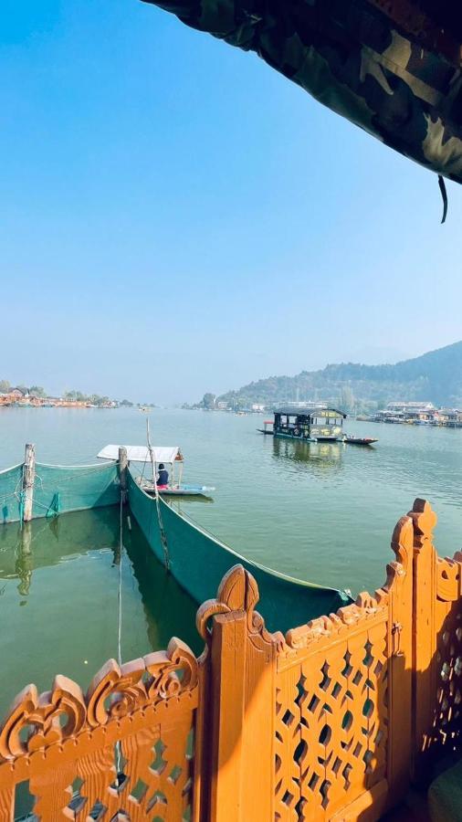 The Smith Palace Group Of Houseboats