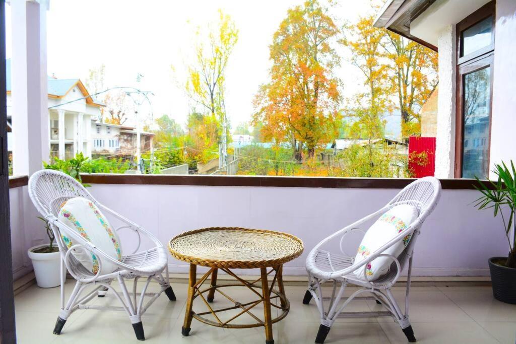 Feather - 4 Bhk In A * Srinagar (Jammu and Kashmir)