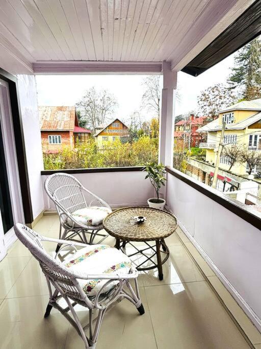 Chalet Feather - 4 Bhk In A *