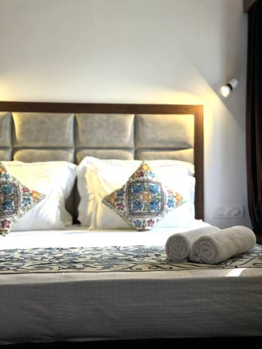 Chalet Feather - 4 Bhk In A