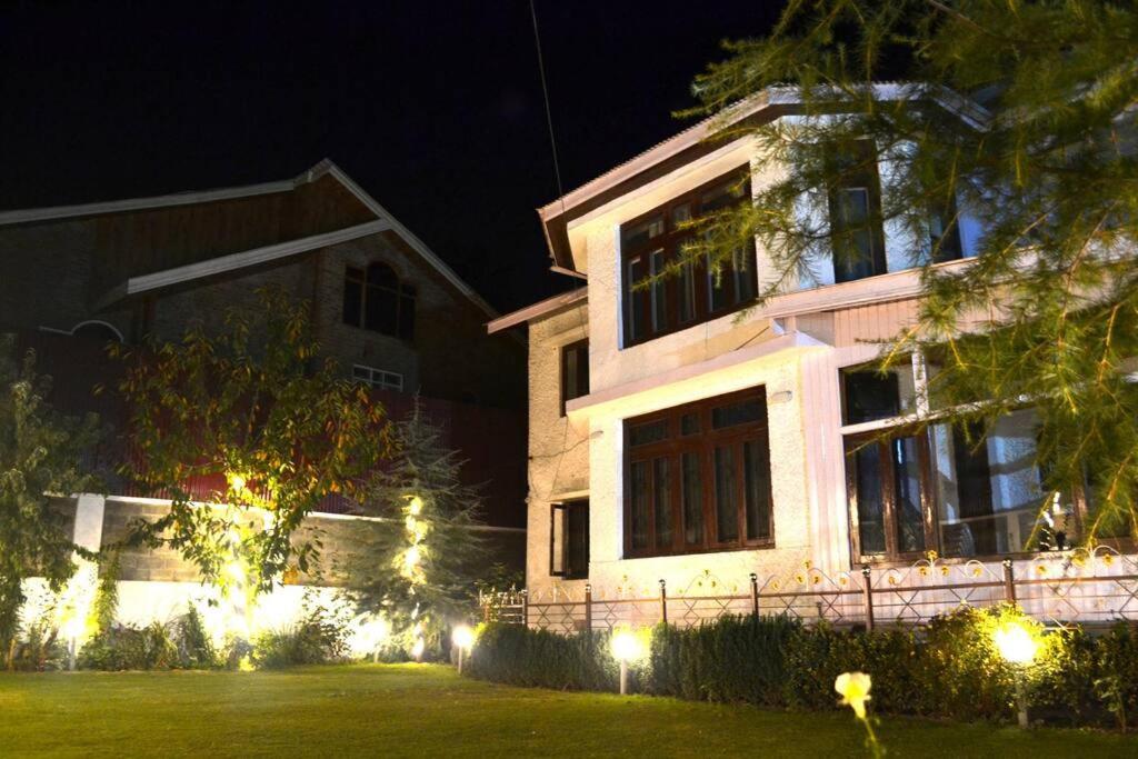 Feather - 4 Bhk In A *
