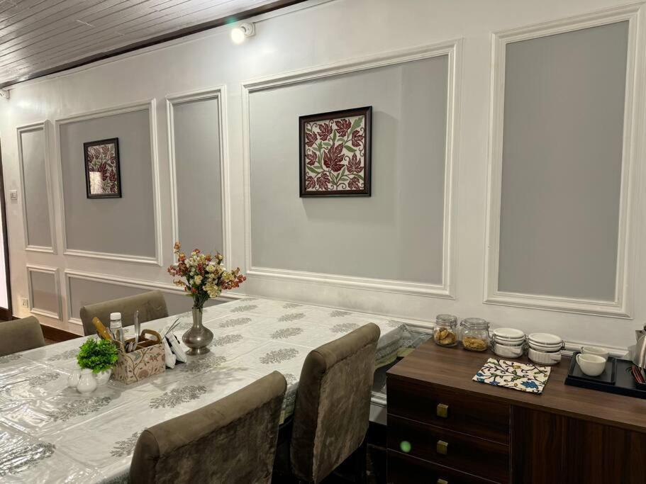 Chalet Feather - 4 Bhk In A Srinagar (Jammu and Kashmir)