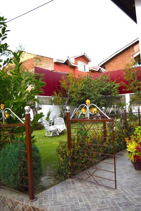 Chalet Feather - 4 Bhk In A