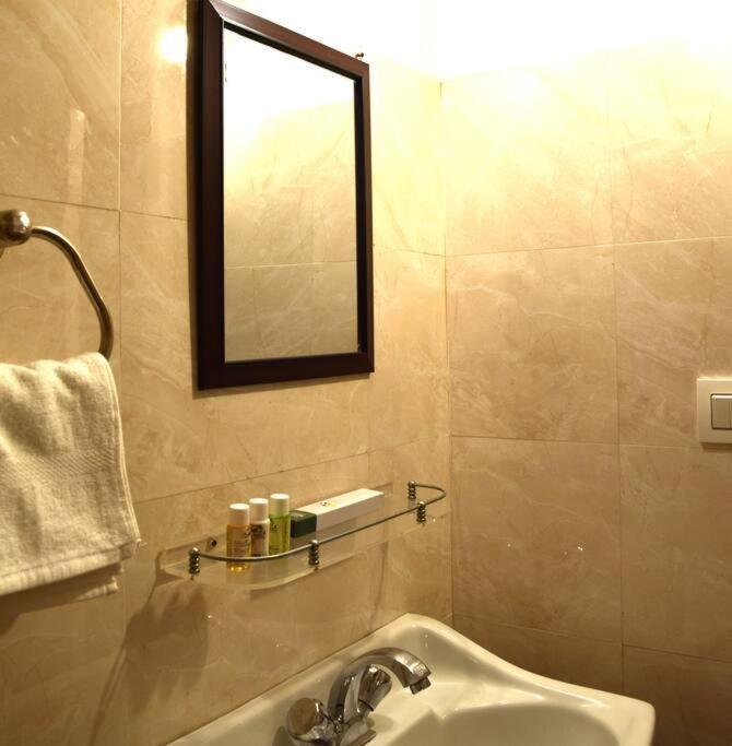 Feather - 4 Bhk In A Srinagar (Jammu and Kashmir)