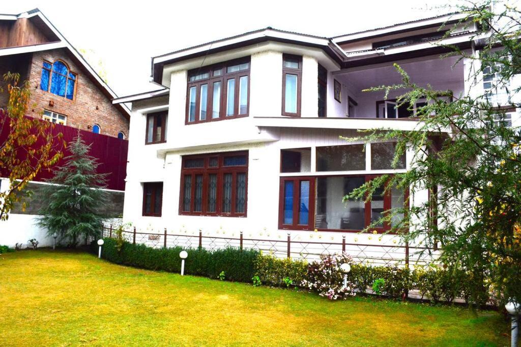 Feather - 4 Bhk In A
