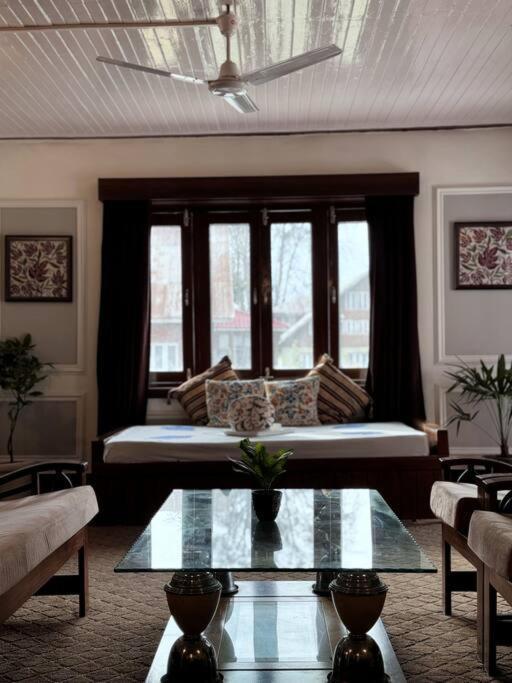 Feather - 4 Bhk In A Srinagar (Jammu and Kashmir)