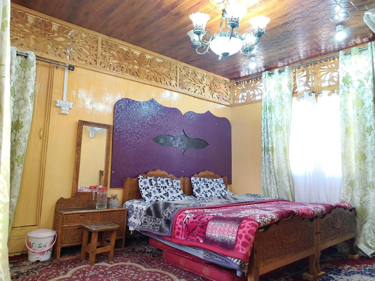 Hotel Houseboat New Jahangir And Morning Car 3*