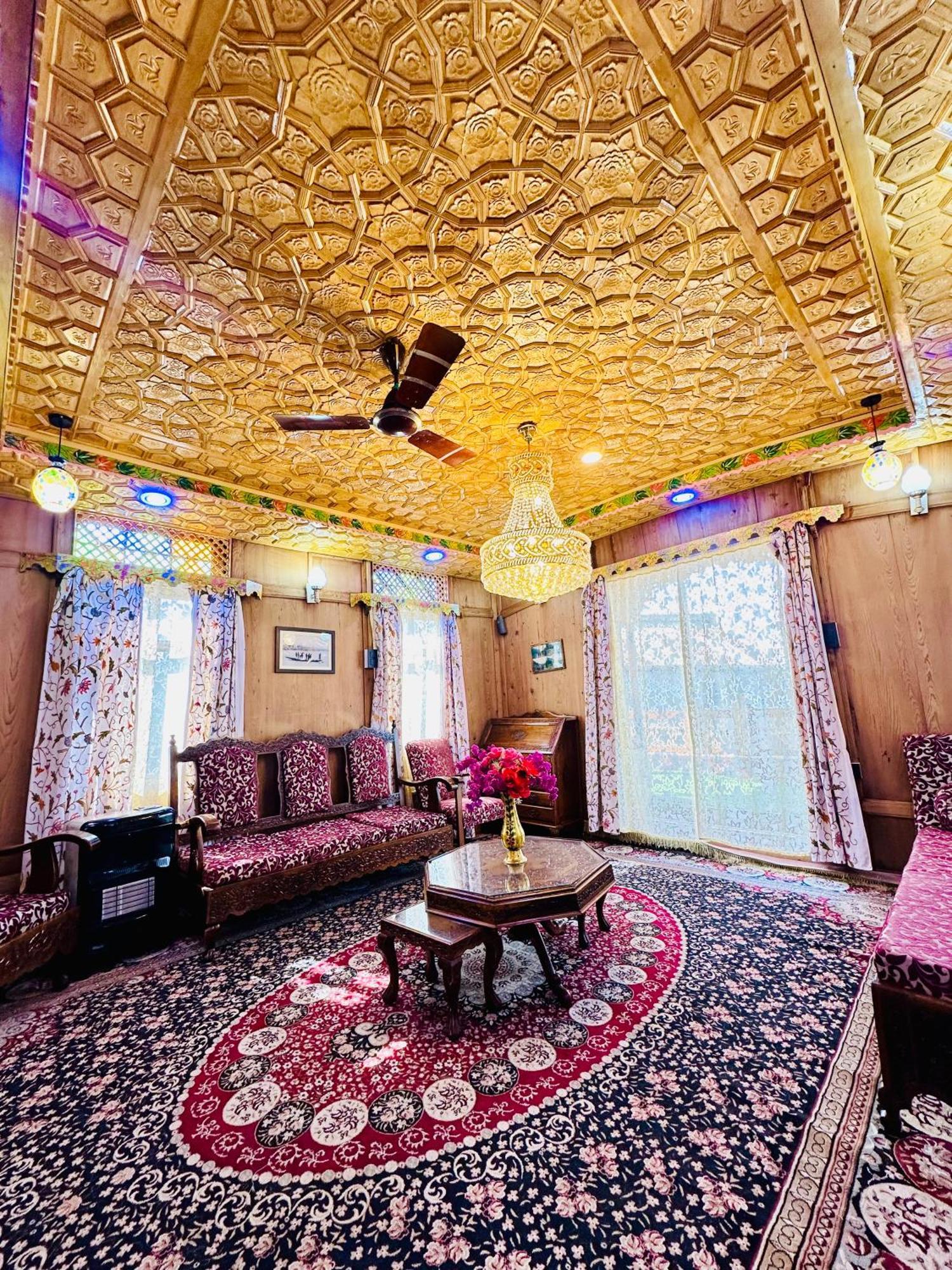 Houseboat New World Guest house *