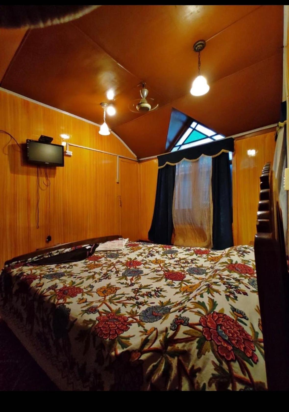 The Hayat Group Of Houseboats 4*