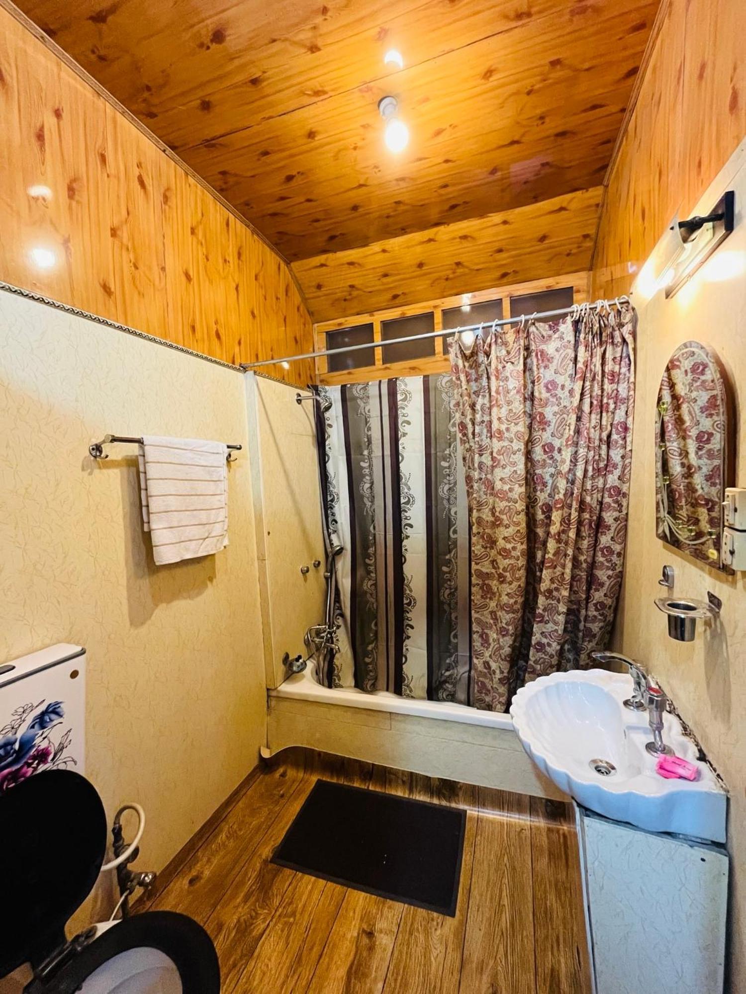 Houseboat New World *