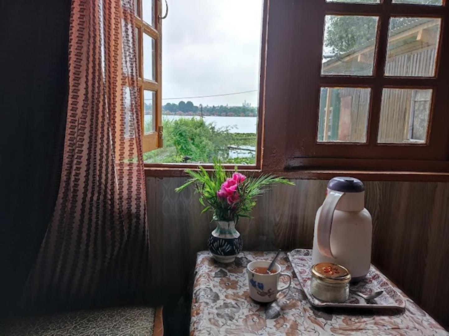 Flora , Guest house Srinagar (Jammu and Kashmir)