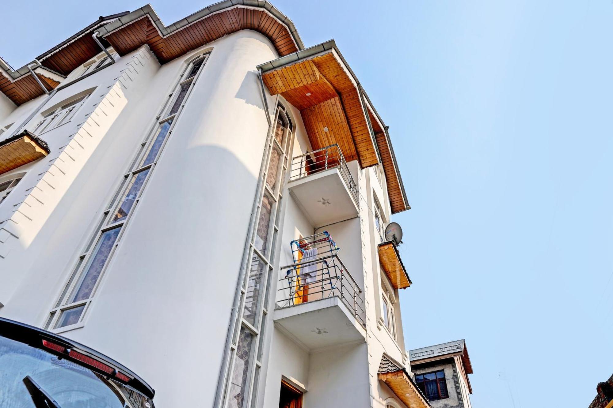 O Lit Hotel Srinagar (Jammu and Kashmir)
