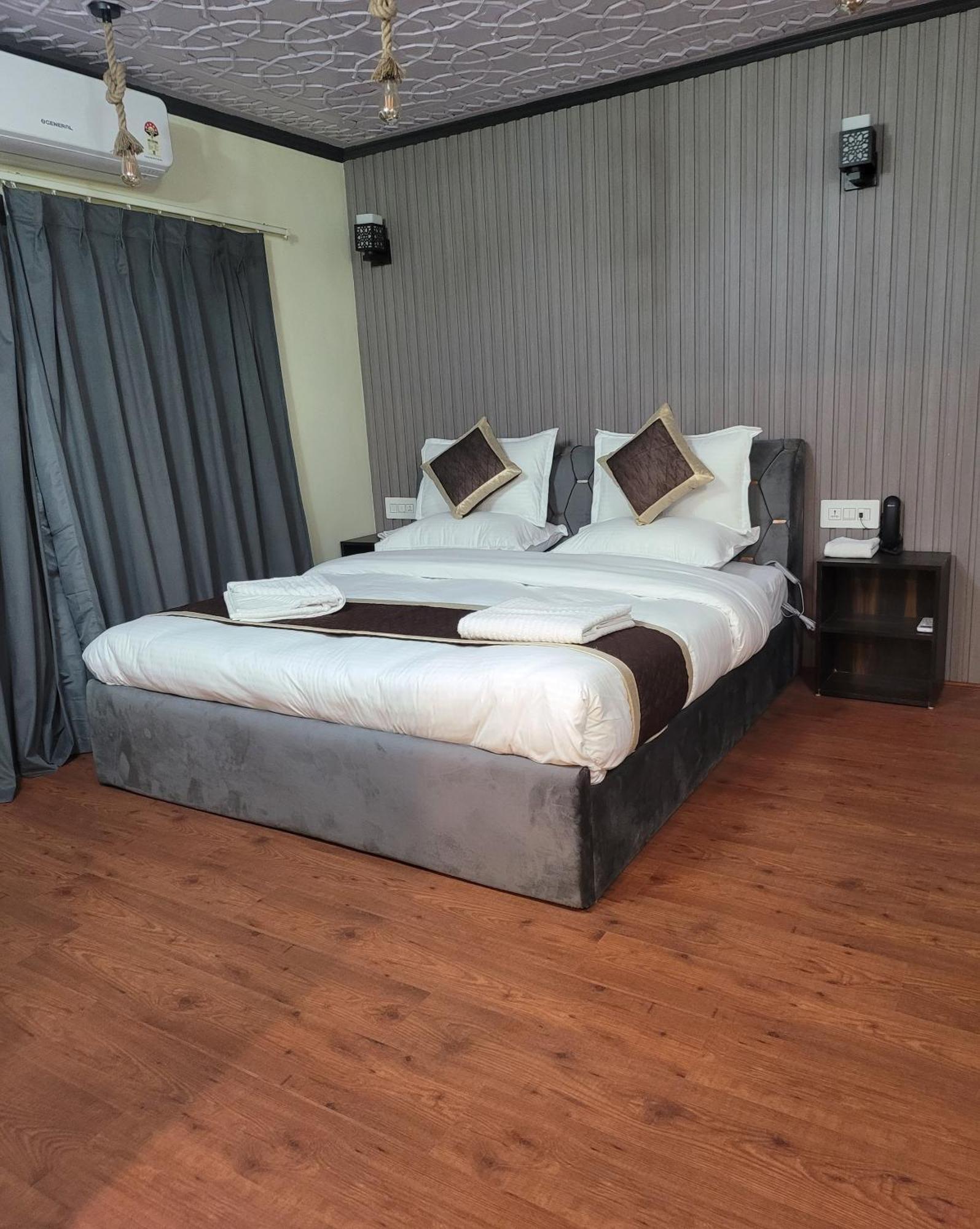 De-villaz Luxury * Srinagar (Jammu and Kashmir)