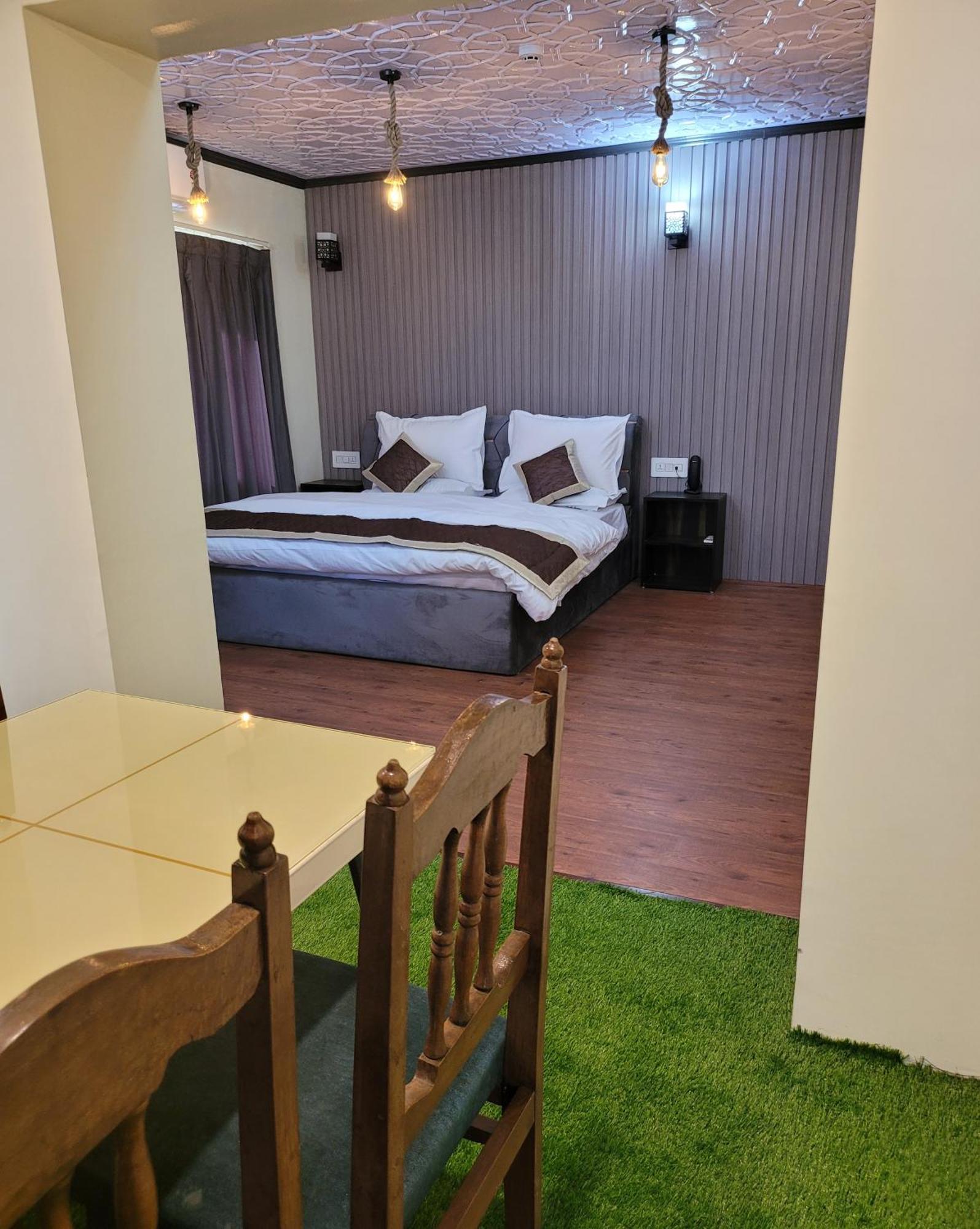 De-villaz Luxury Srinagar (Jammu and Kashmir)