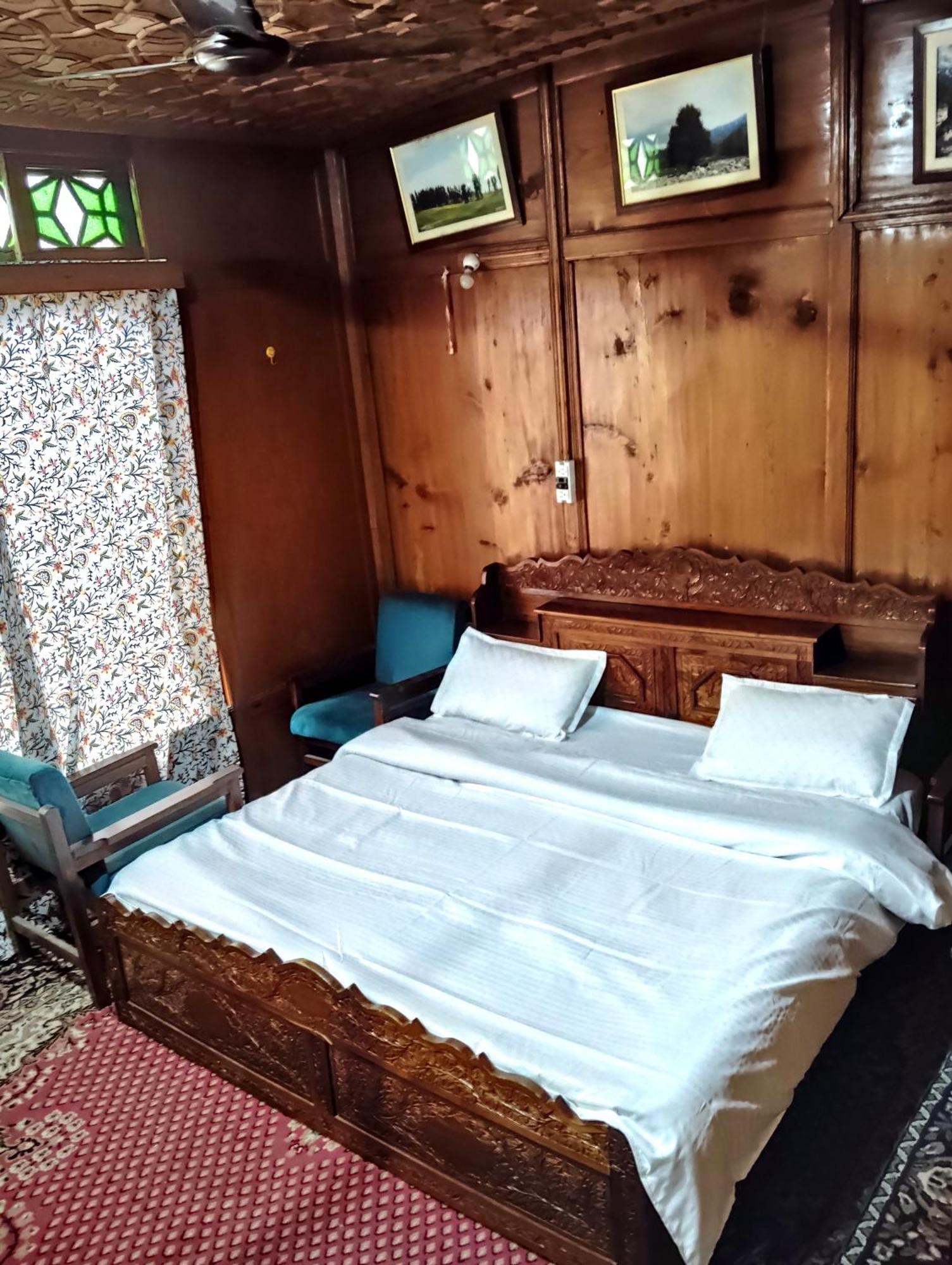 Guest house Guna