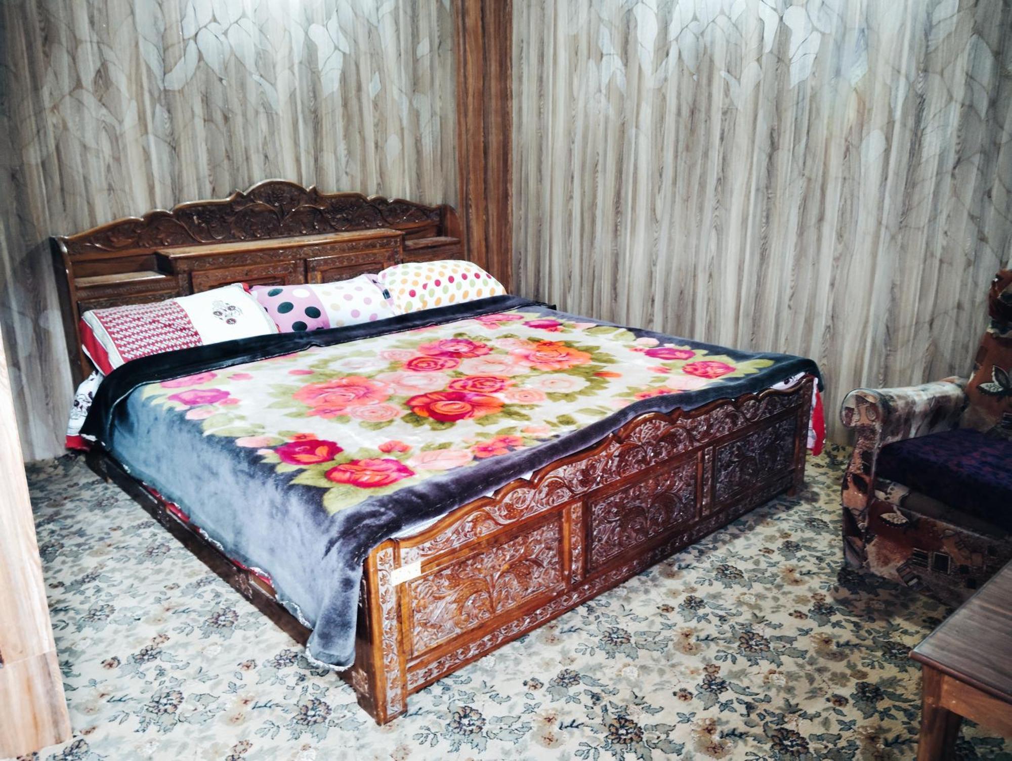 Guest house Guna *
