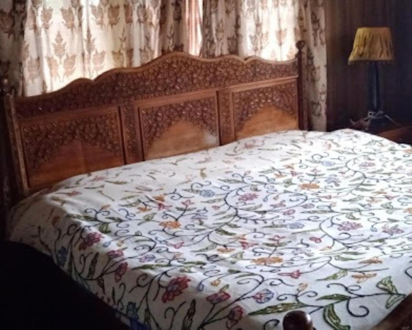 Flora , Guest house Srinagar (Jammu and Kashmir)
