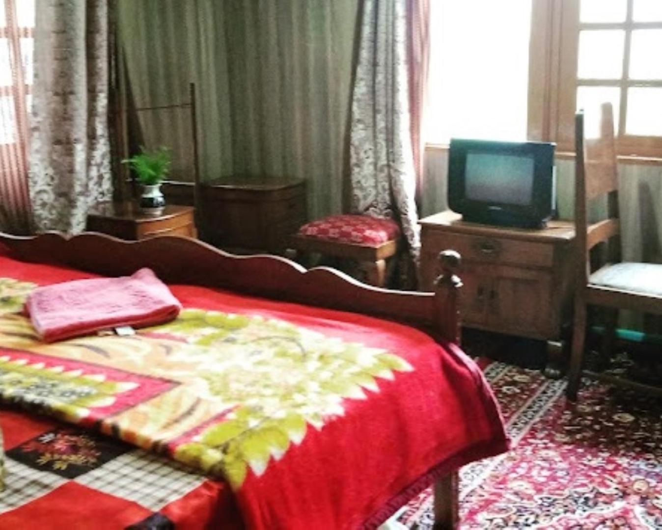 Guest house Flora , 3*