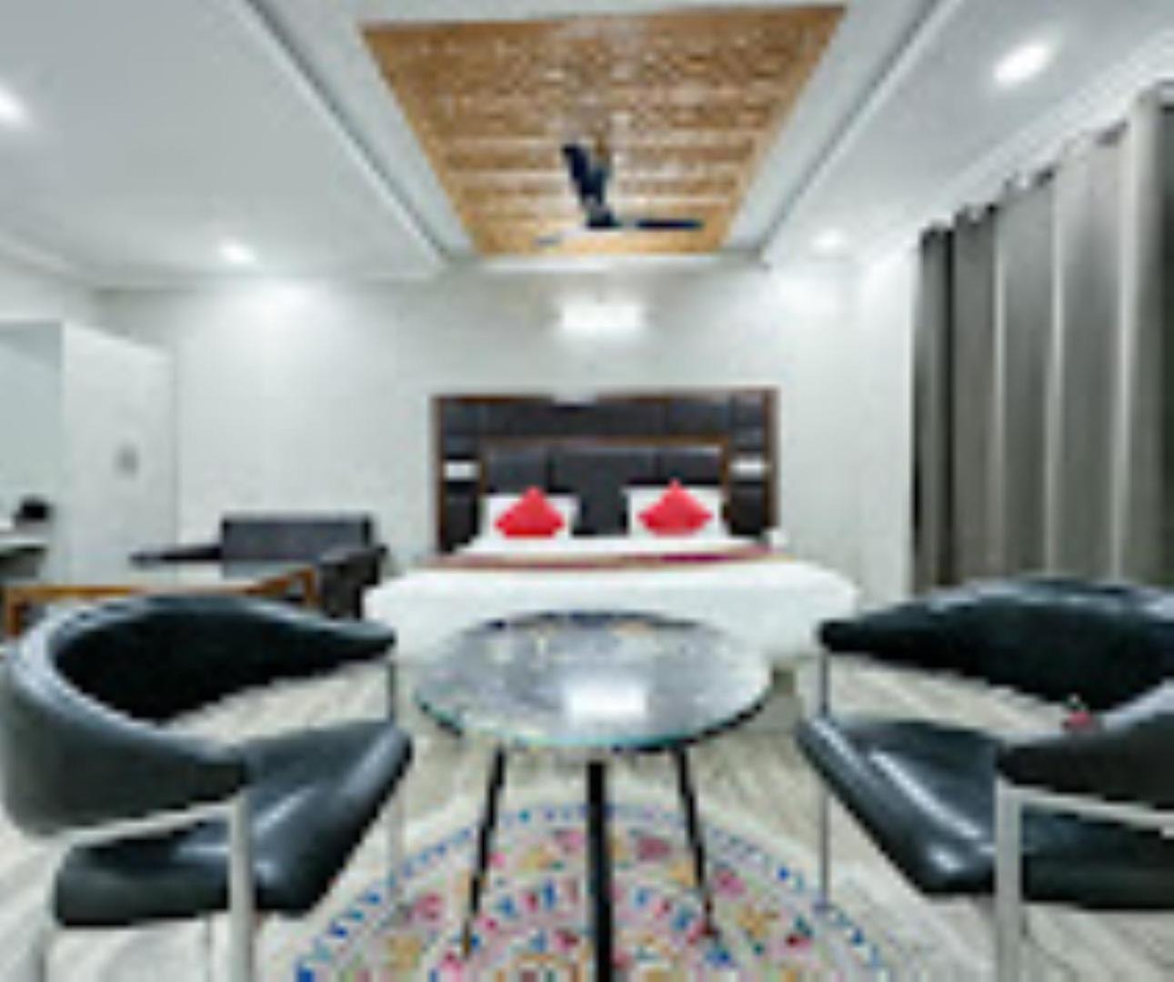 German Residency , Hotel