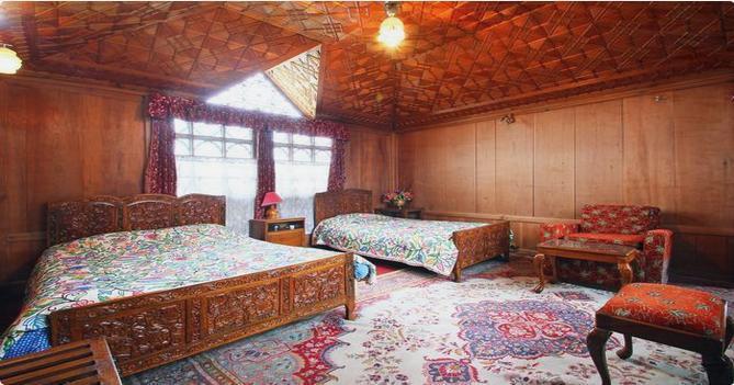 Canada Houseboats Botel 4*