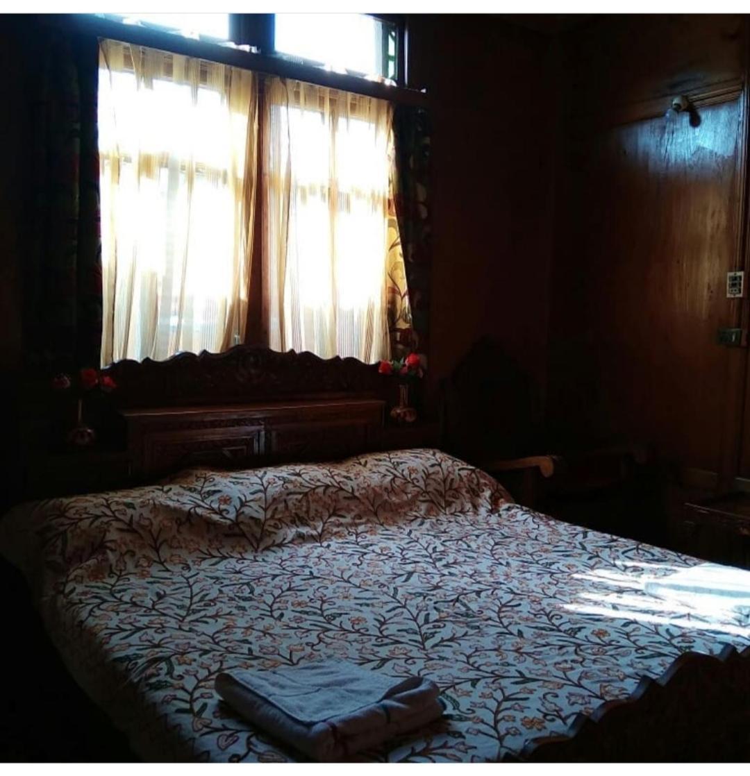 Guest house Guna *