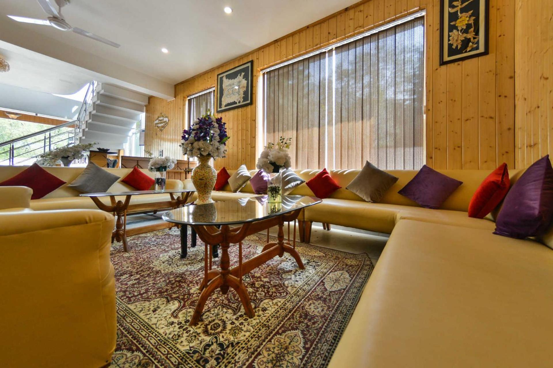 Hotel Pearl Continental Srinagar (Jammu and Kashmir)