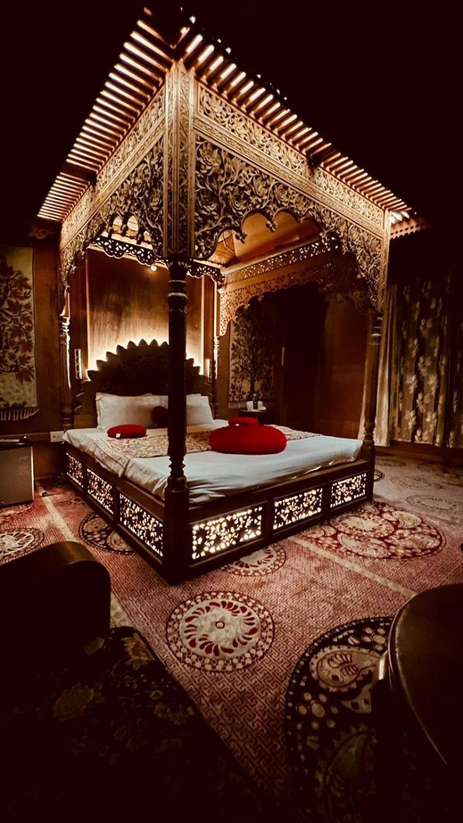Botel The Heritage Safina Group Of Houseboats Srinagar (Jammu and Kashmir)