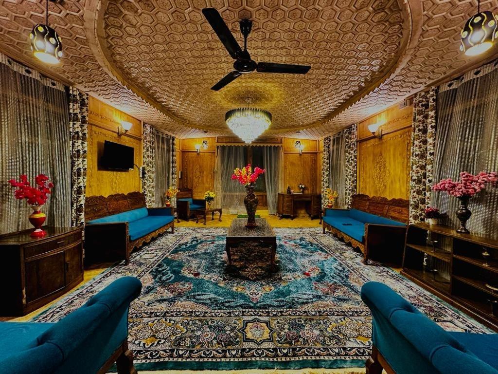 Botel The Heritage Safina Group Of Houseboats