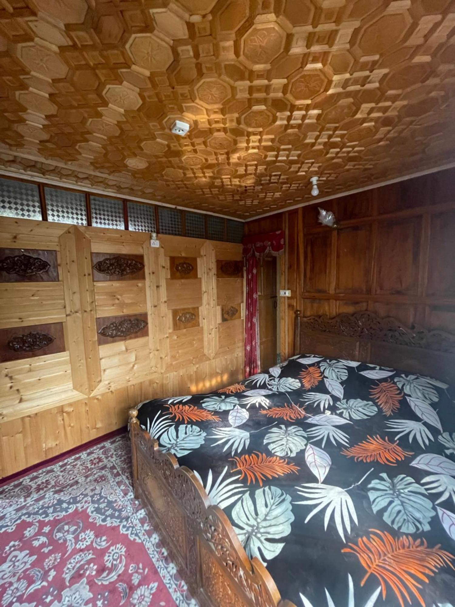The Heritage Safina Group Of Houseboats Botel