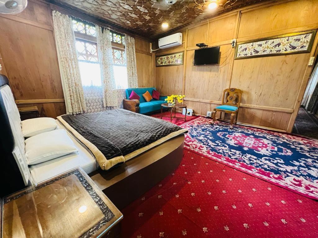 The Hayat Group Of Houseboats 4*