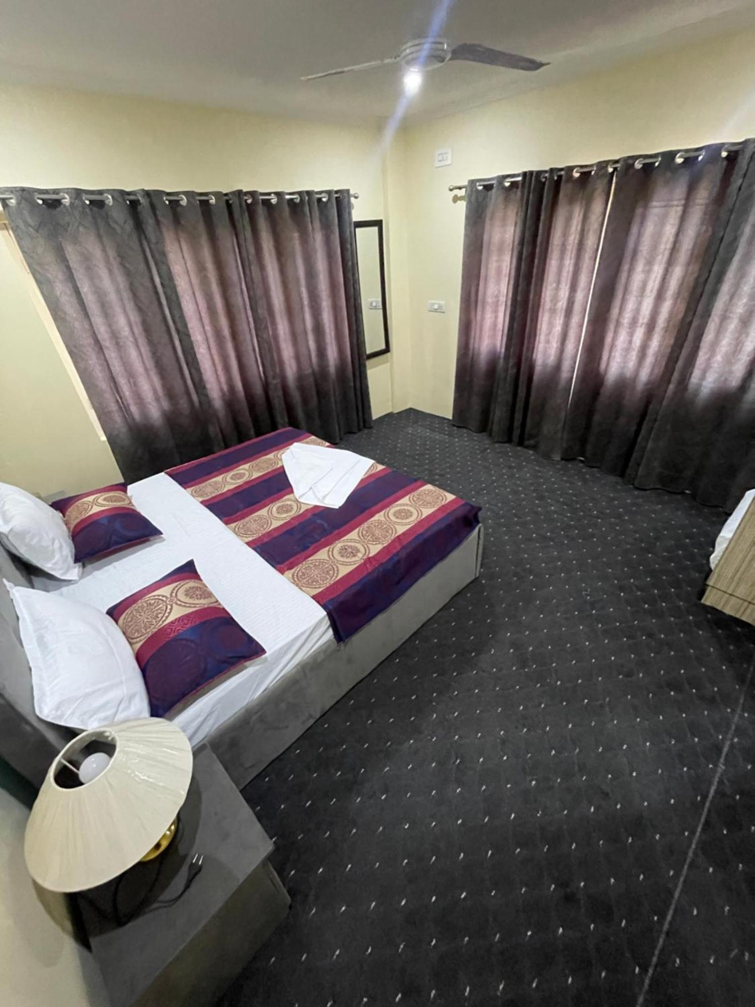 The Khayabaan - Luxurious Away From Hotel Srinagar (Jammu and Kashmir)