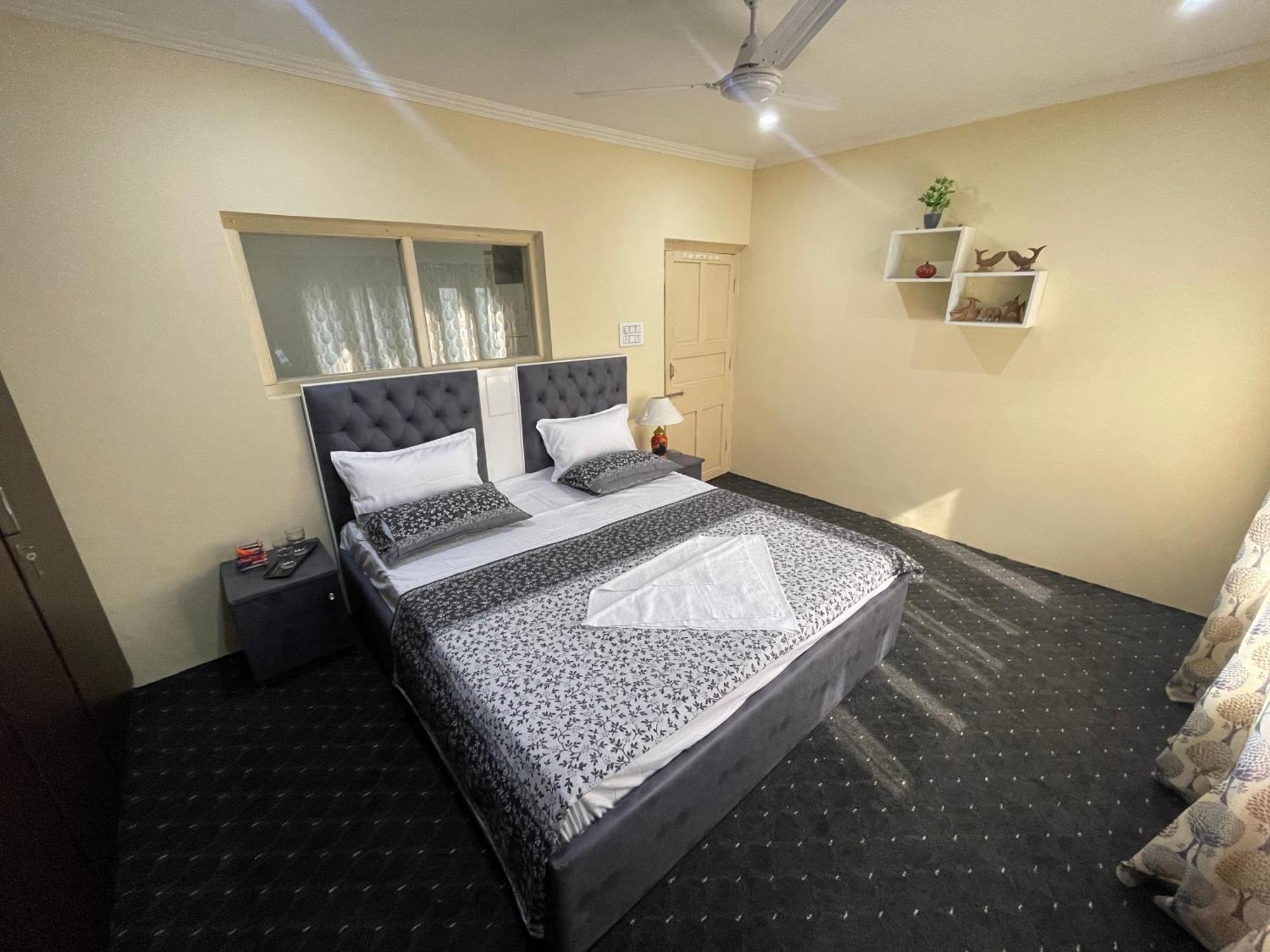 Hotel The Khayabaan - Luxurious Away From Srinagar (Jammu and Kashmir)