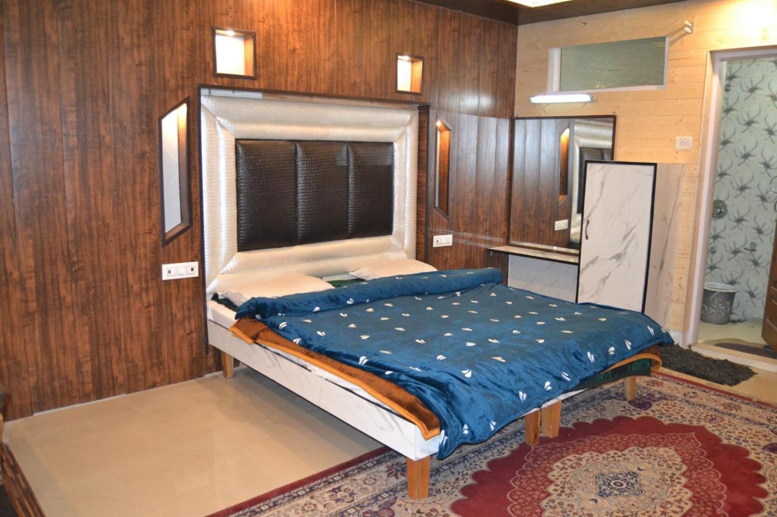 Hotel Zippino 3s3 Srinagar (Jammu and Kashmir)