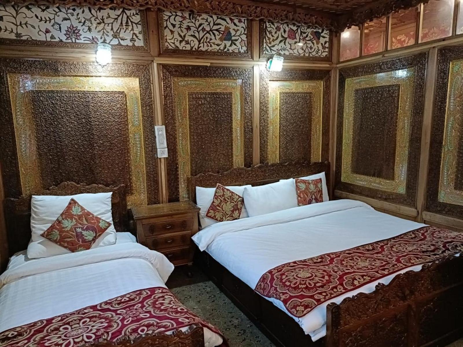 Hotel The Heritage Group Of Houseboats 4*
