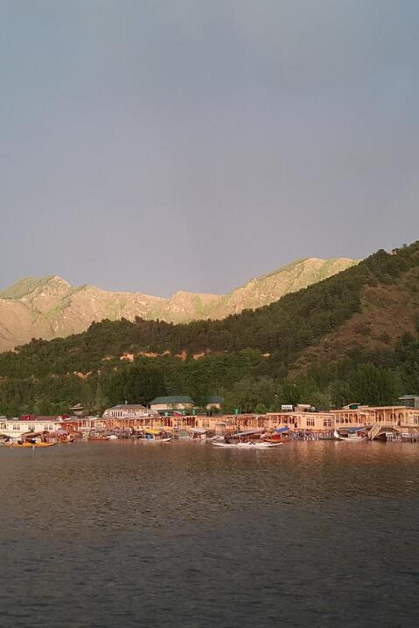 The Heritage Group Of Houseboats Hotel