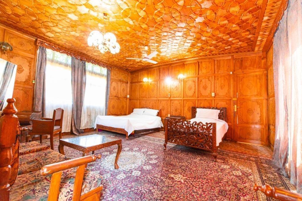 Botel The Heritage Safina Group Of Houseboats Srinagar (Jammu and Kashmir)