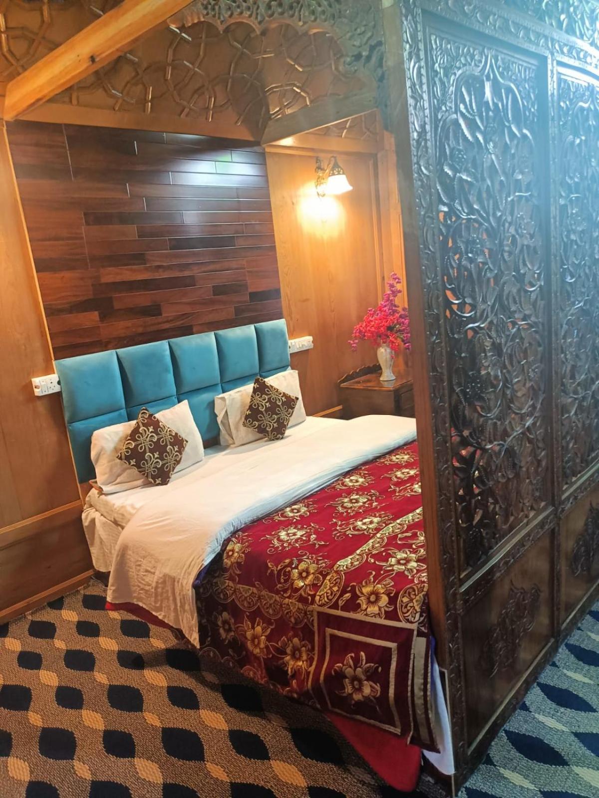Hotel Heritage Amina Group Of Houseboats Srinagar (Jammu and Kashmir)