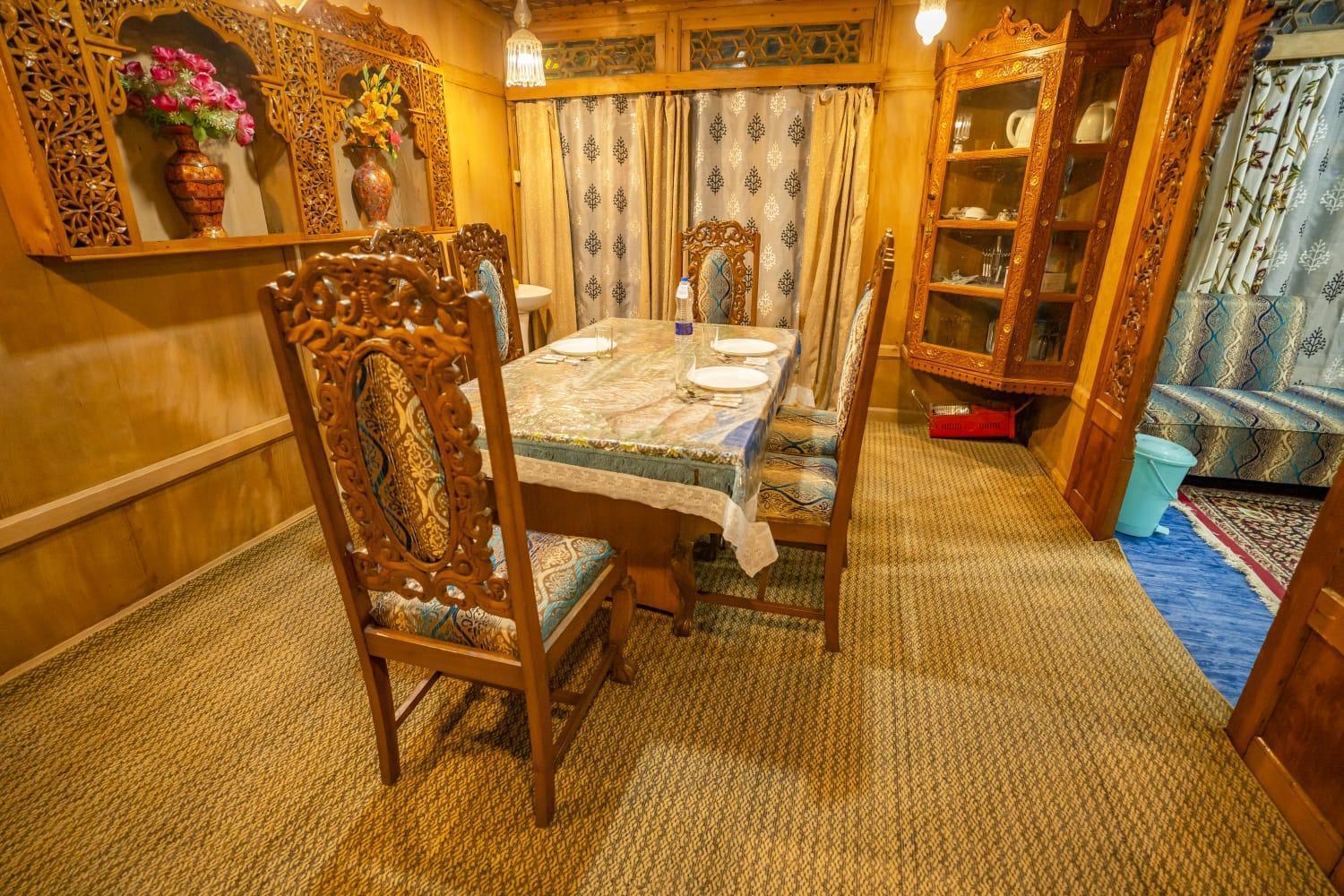Hotel Anam Group Of Houseboats Srinagar (Jammu and Kashmir)
