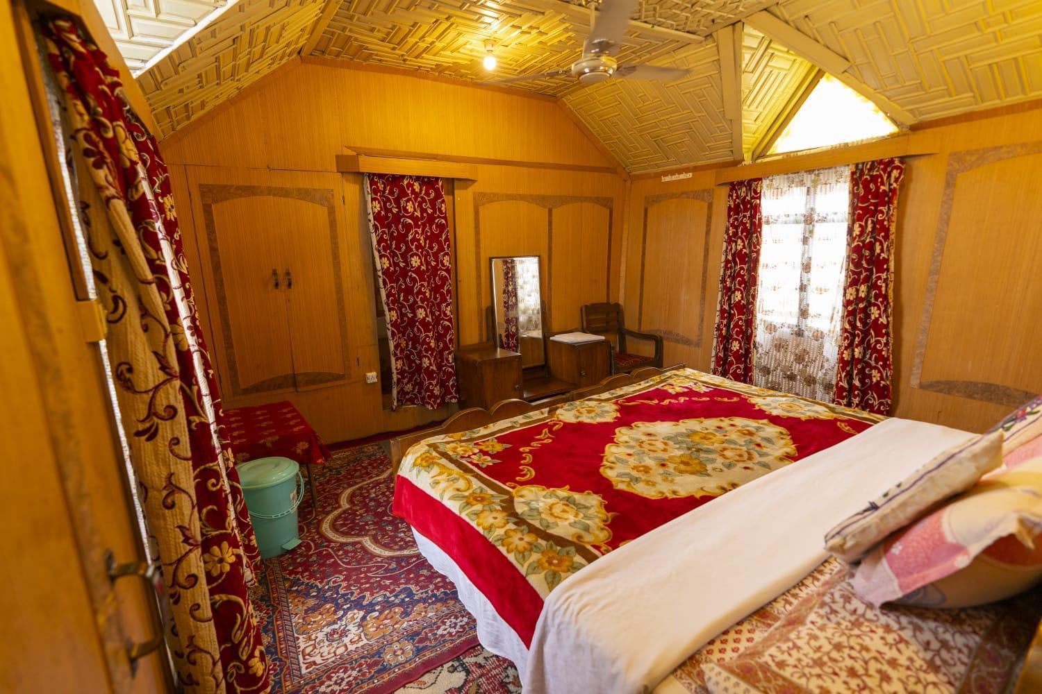 Anam Group Of Houseboats Hotel Srinagar (Jammu and Kashmir)