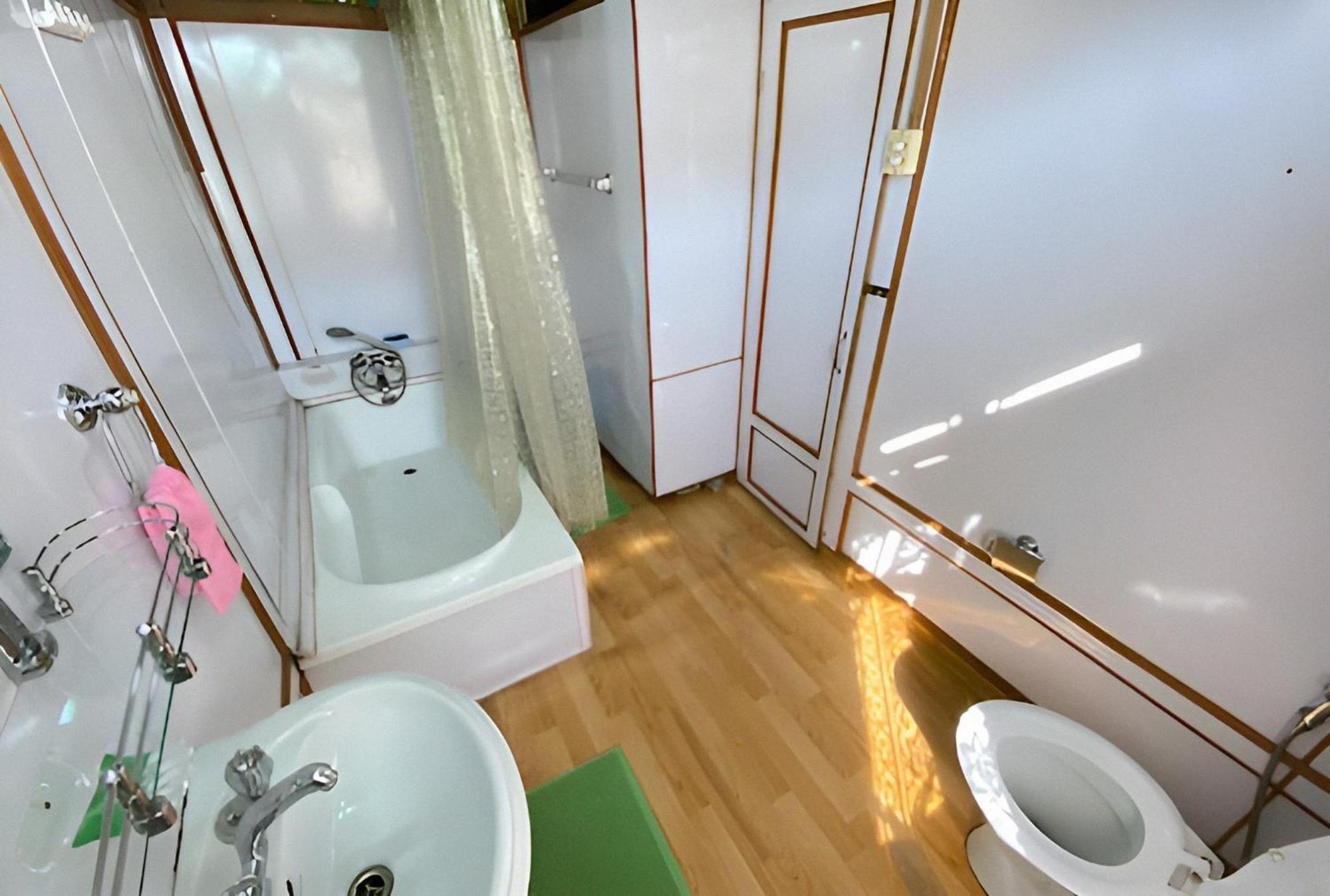 Anam Group Of Houseboats Hotel 4*