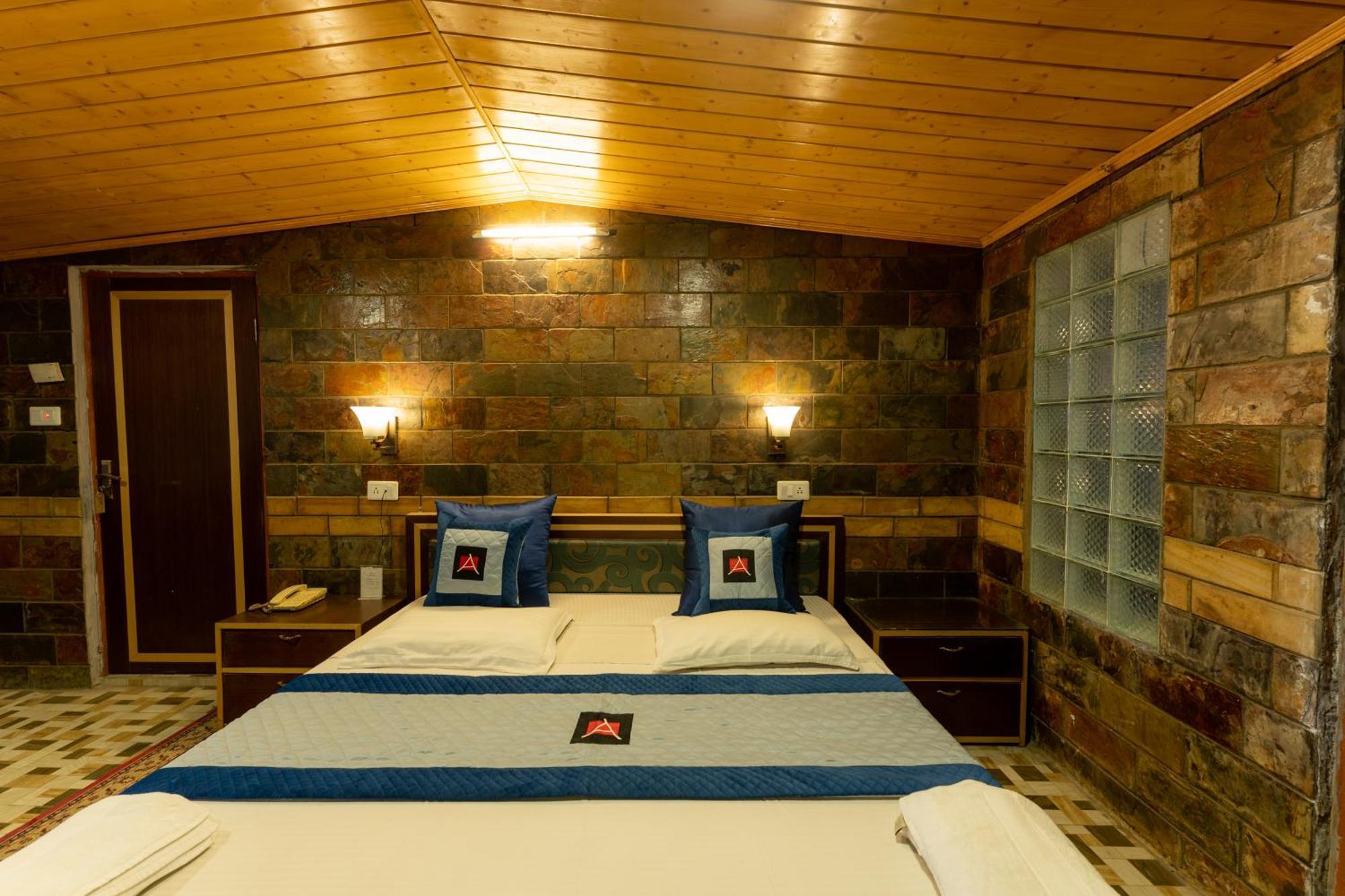 Hotel Akbar At Dal Lake Ghat Number 1