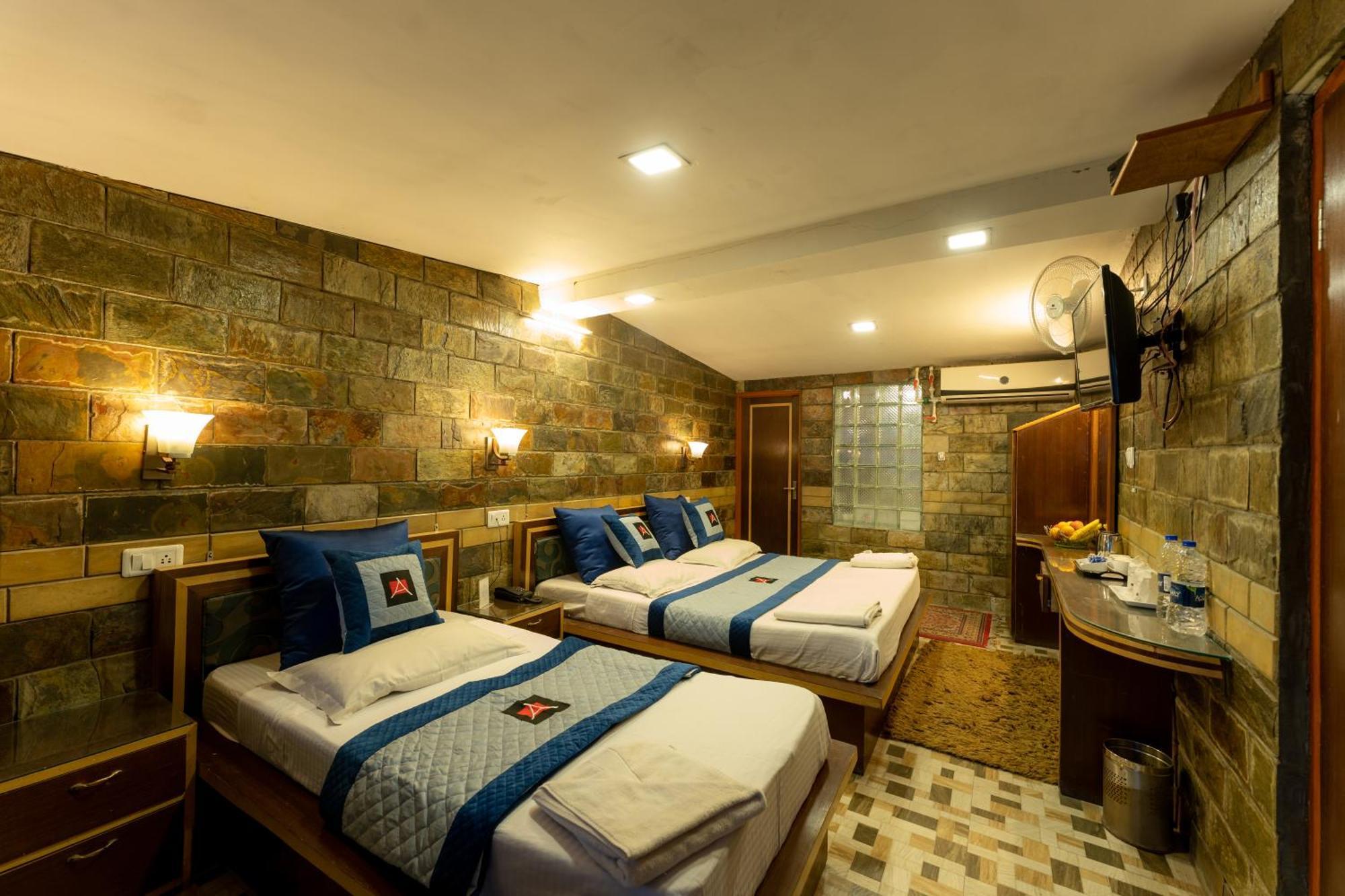 Hotel Hotel Akbar At Dal Lake Ghat Number 1