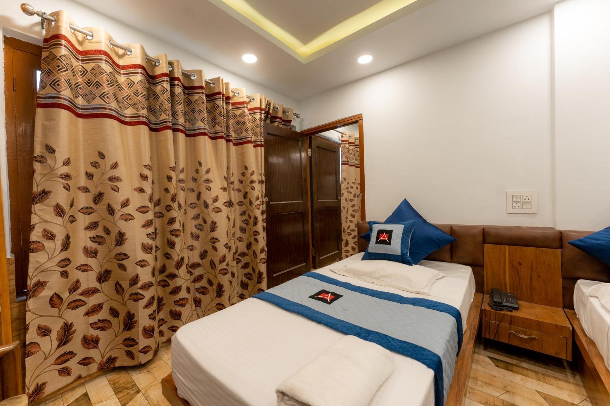Hotel Akbar At Dal Lake Ghat Number 1 3* Srinagar (Jammu and Kashmir)
