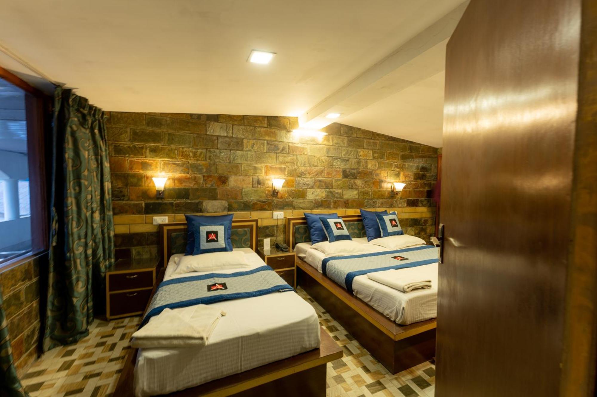 Hotel Hotel Akbar At Dal Lake Ghat Number 1