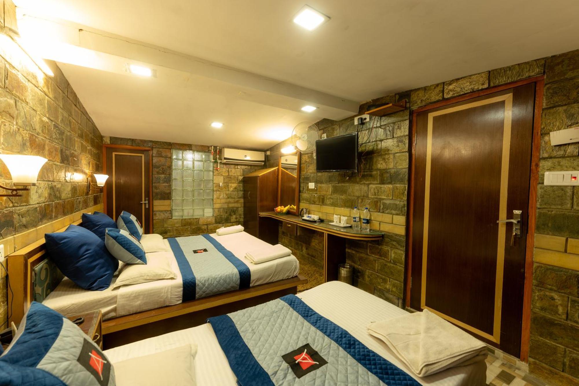 Hotel Akbar At Dal Lake Ghat Number 1 Hotel