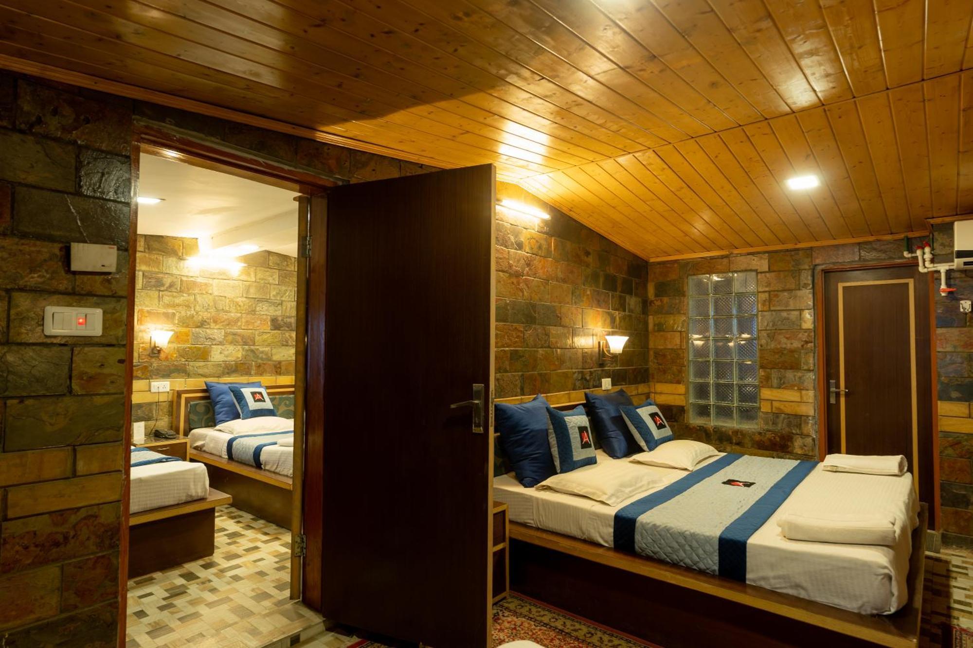 Hotel Akbar At Dal Lake Ghat Number 1